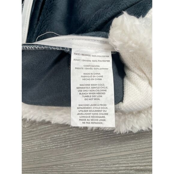 UGG Navy Blue Pillowcase Sham Faux Fur Soft & Fluffy Standard Size 20 x 28" - Picture 9 of 10